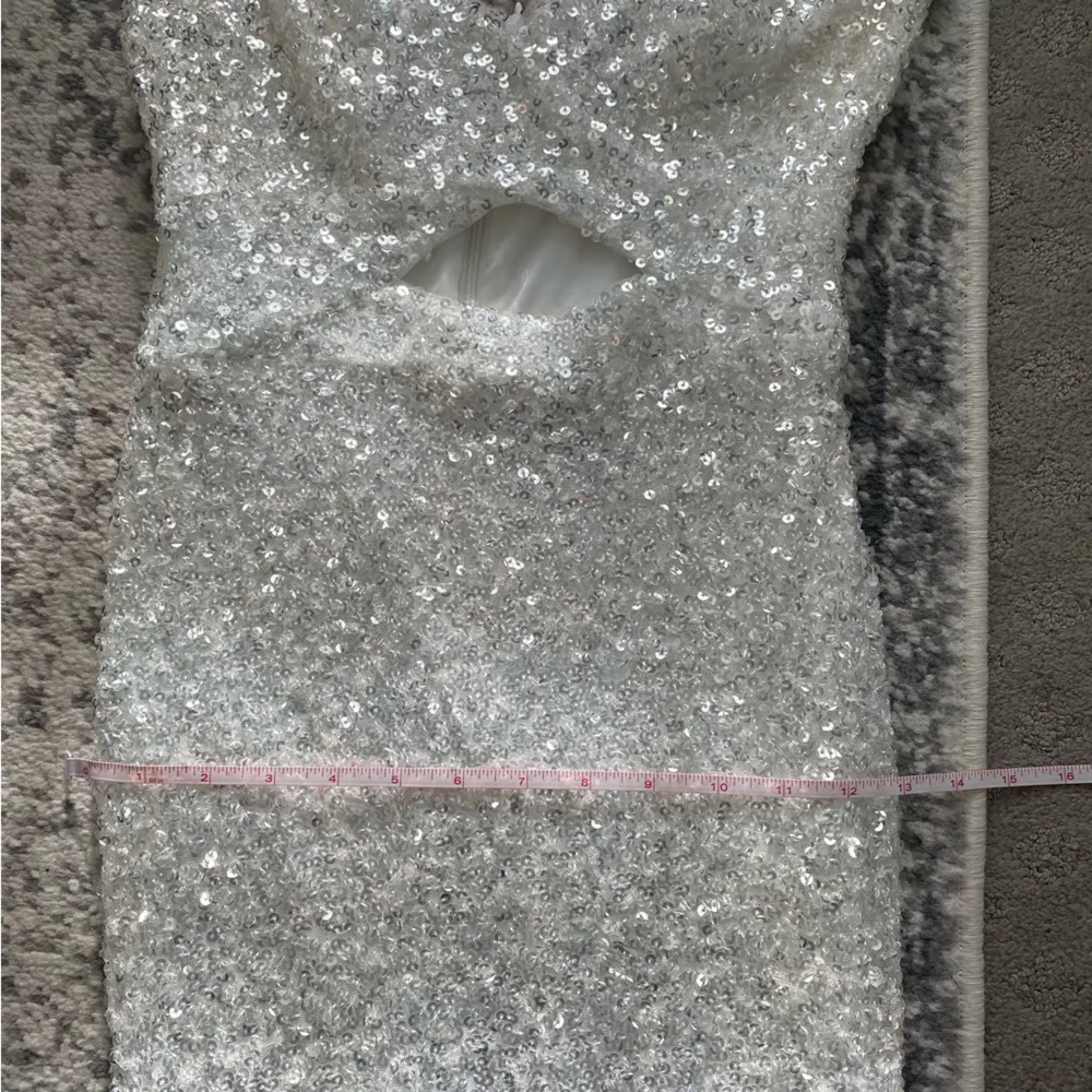 Betsy Adam V-Neck Cutout-Detail Sequinned IvorySilver 4 - Picture 15 of 16